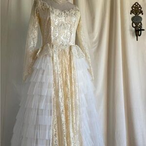 Vintage Ivory Lace and Tulle Wedding Gown